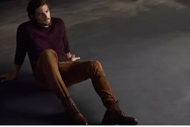 Depäniň aňyrsynda Massimo Dutti erkek model Wouter Peelen bilen A / W 2015-16 Erkekler ýygyndysyny açýan täze redaksiýa.