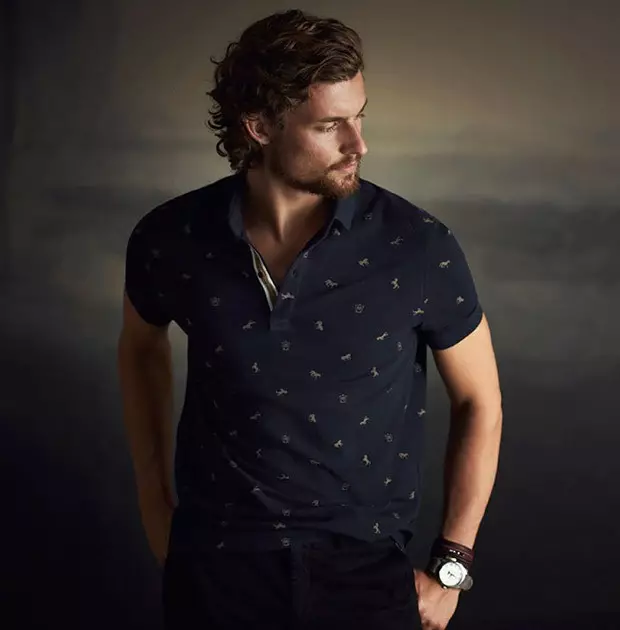 Beyond the Hills 2015-2016 yilgi erkaklar kollektsiyasini namoyish etuvchi yangi tahririyati Massimo Dutti erkak model Wouter Peelen bilan.