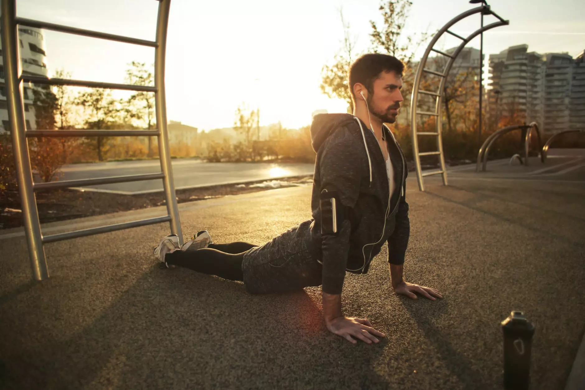 homem fazendo exercício diário