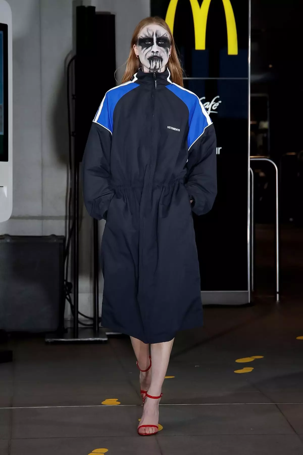 Vetements занон ва мардон баҳор/тобистон 2020 Париж 27498_34