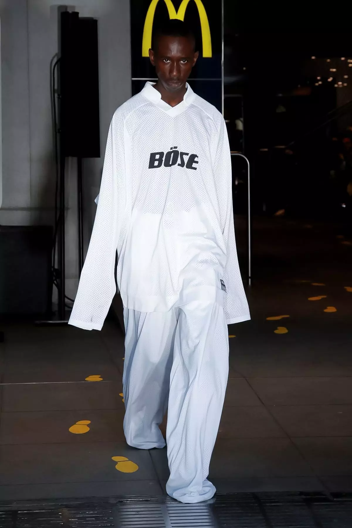 Vetements для жанчын і мужчын вясна/лета 2020 Парыж 27498_43