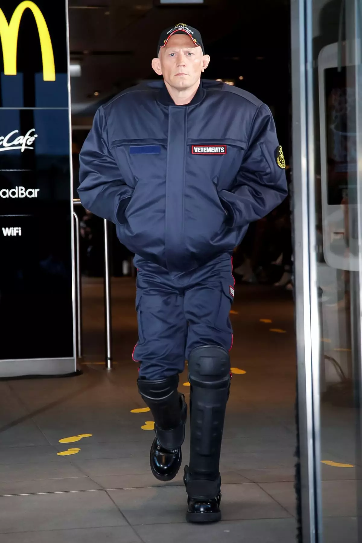 Vetements Әйелдер мен Ерлер көктем/жаз 2020 Париж 27498_54