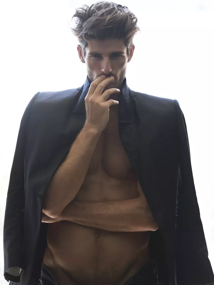 Adam Nicklas de Karl Simone