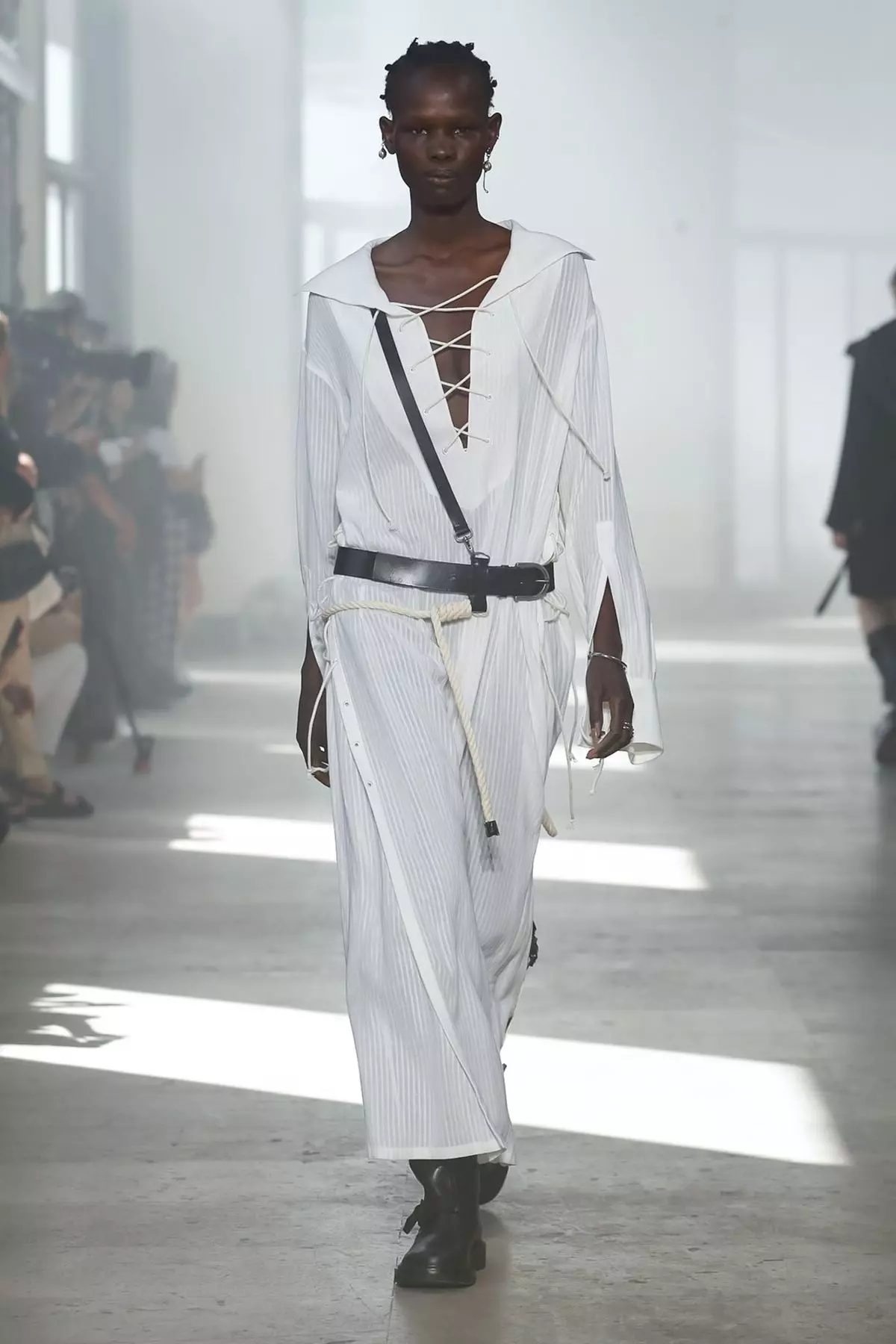 Ann Demeulemeester Awọn ọkunrin aṣọ orisun omi/ooru 2020 Paris 27638_10