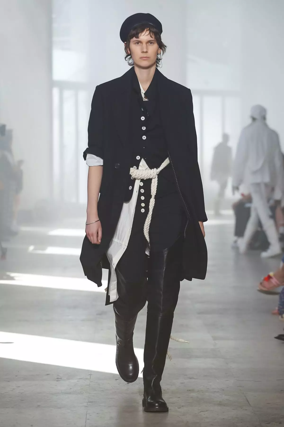 Ann Demeulemeester férfiruha 2020 tavaszi/nyári Párizsban 27638_42