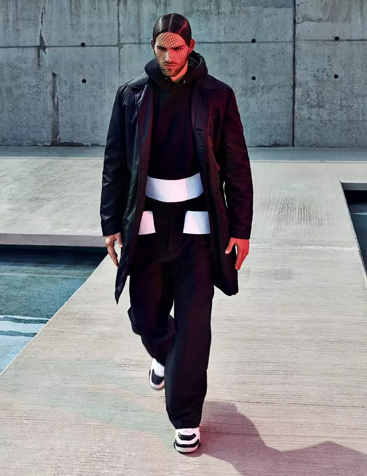 Givenchy By Riccardo Tisci Fall Winter 2014 በከፍተኛ ፋሽን የቅርብ እትም ፎቶ፡ Branislav Simoncik ሞዴል፡ ፍሬድሪክ ሙካ / የመውጫ ሞዴል አስተዳደር ስታይሊንግ፡ ዶሚኒካ ስቬቲኮቫ ሜካፕ፡ ካትሪና ብራንስ ፀጉር፡ ጃን ሞልናር