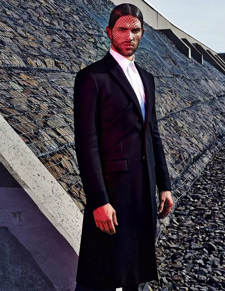 Givenchy By Riccardo Tisci Fall Winter 2014 በከፍተኛ ፋሽን የቅርብ እትም ፎቶ፡ Branislav Simoncik ሞዴል፡ ፍሬድሪክ ሙካ / የመውጫ ሞዴል አስተዳደር ስታይሊንግ፡ ዶሚኒካ ስቬቲኮቫ ሜካፕ፡ ካትሪና ብራንስ ፀጉር፡ ጃን ሞልናር