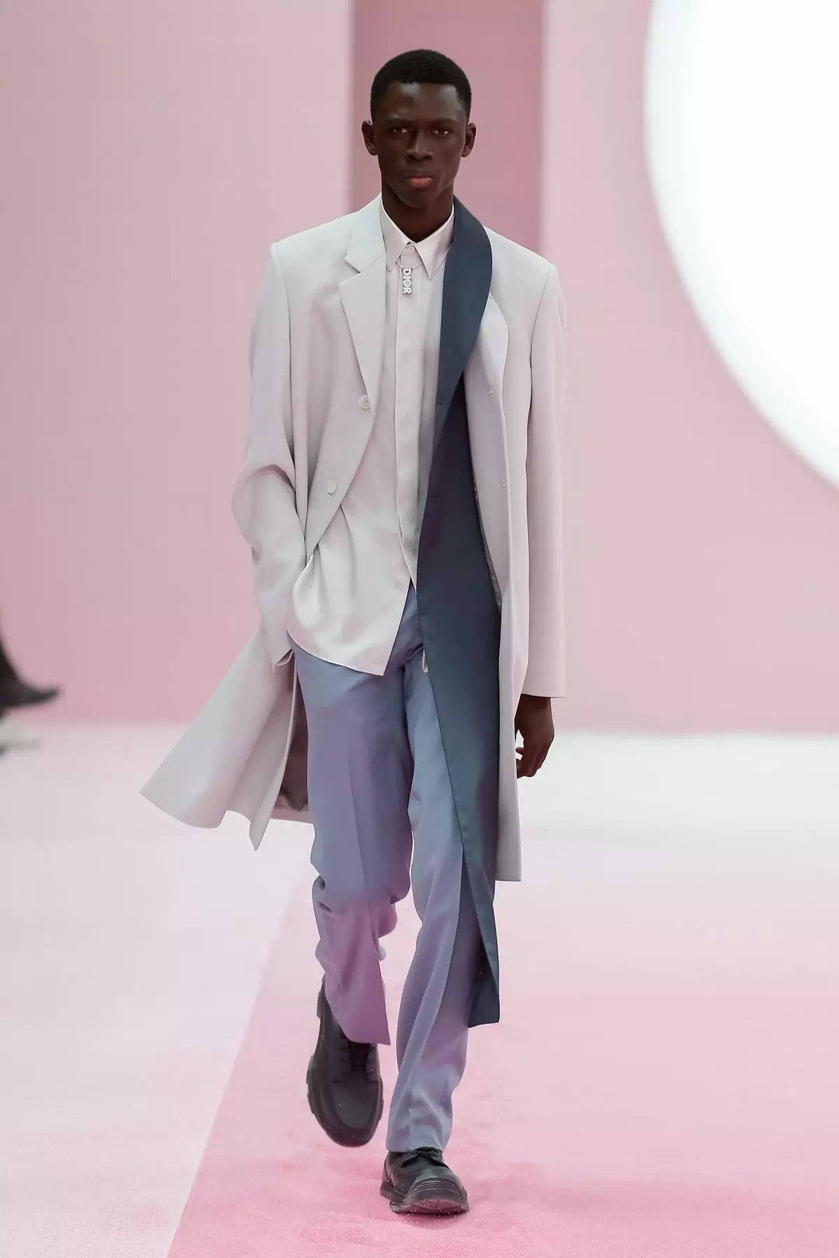 Dior Homme ጸደይ/በጋ 2020 ፓሪስ 27845_38