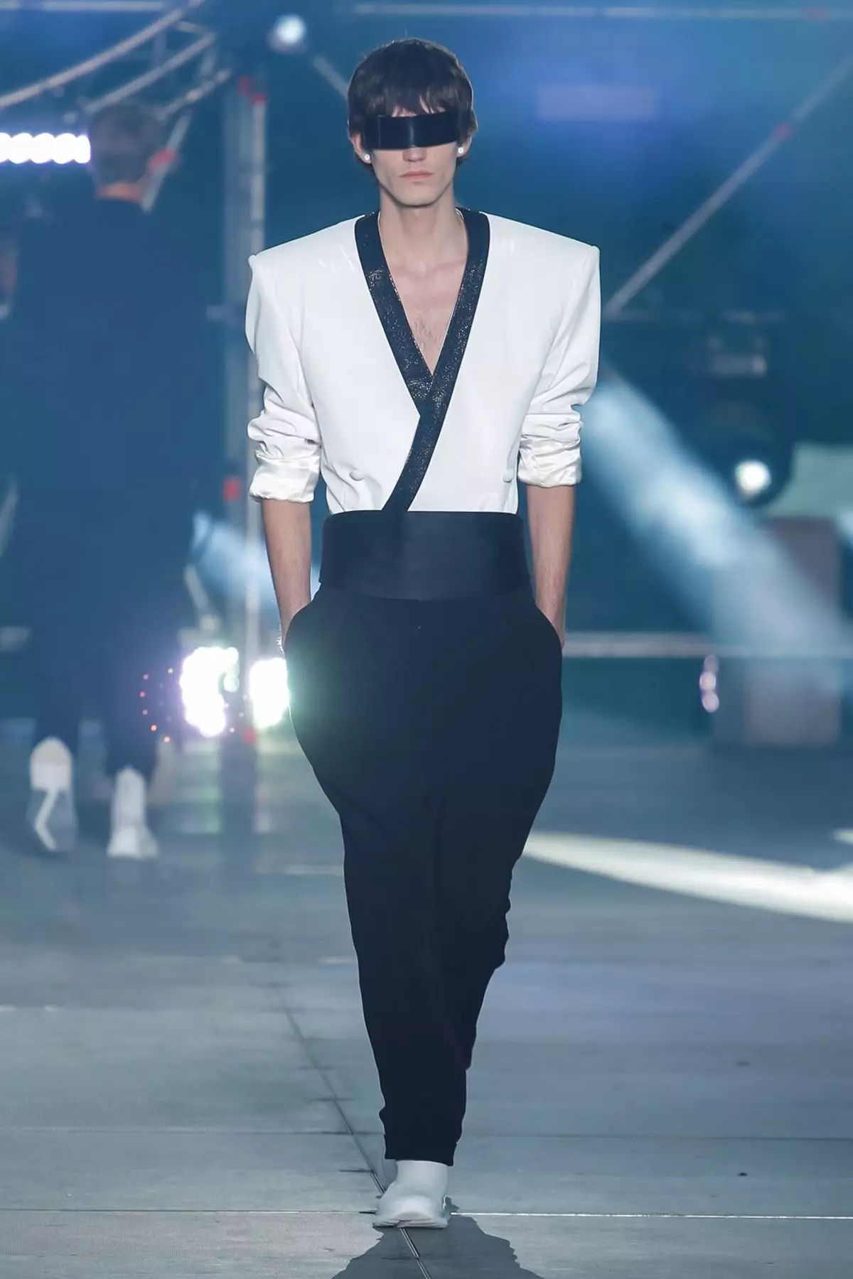 Balmain Women & Men Spring/Summer 2020 Paris 27897_98