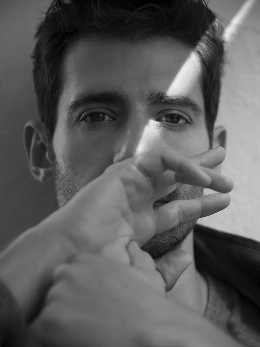 UJulian Morris nguKarl Simone1