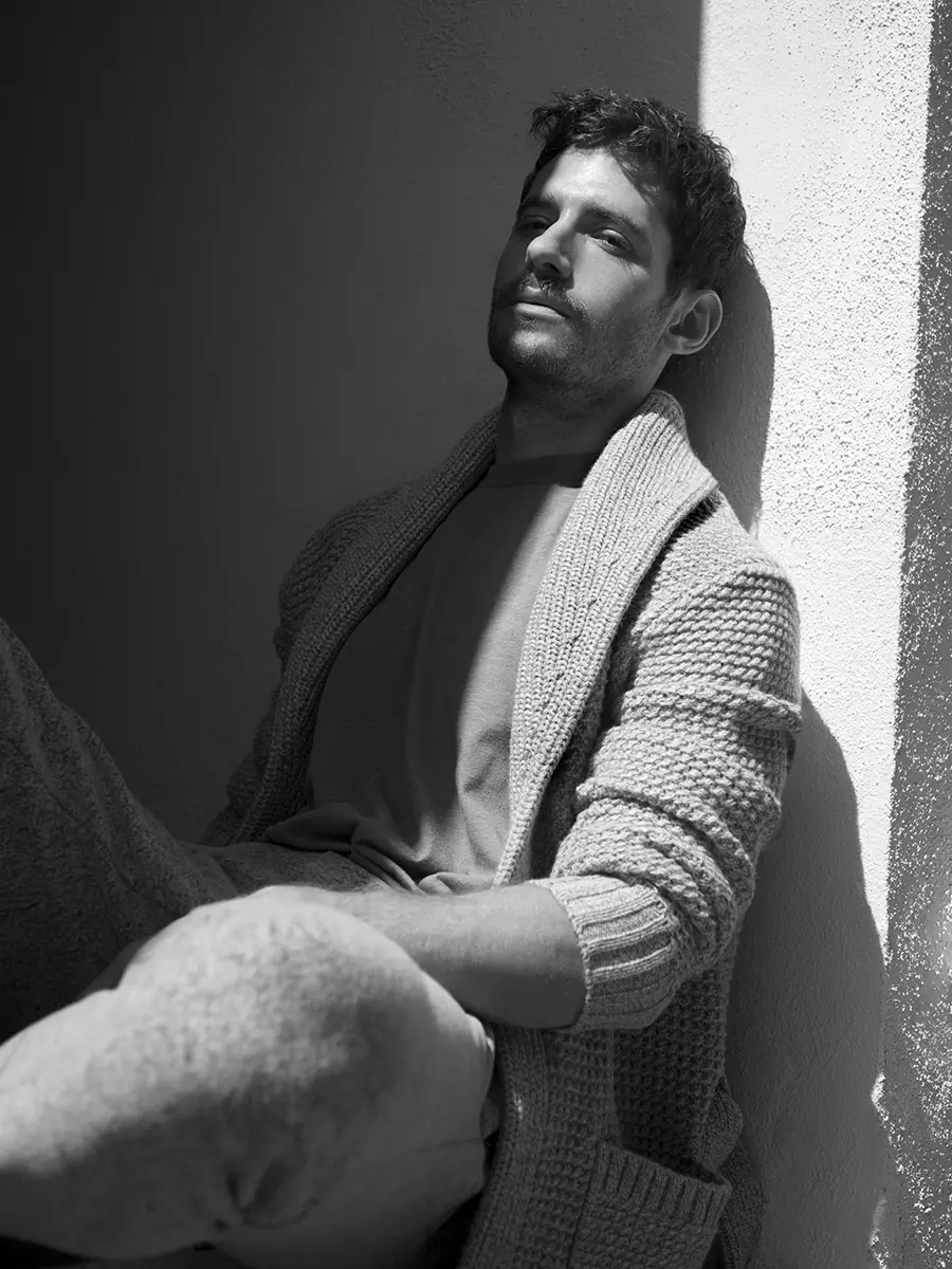 UJulian Morris nguKarl Simone4