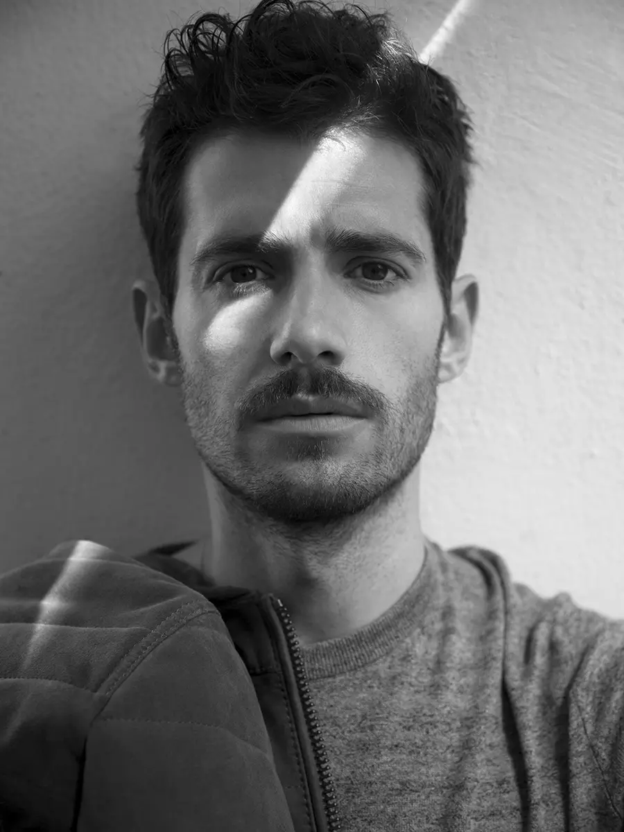 UJulian Morris nguKarl Simone6