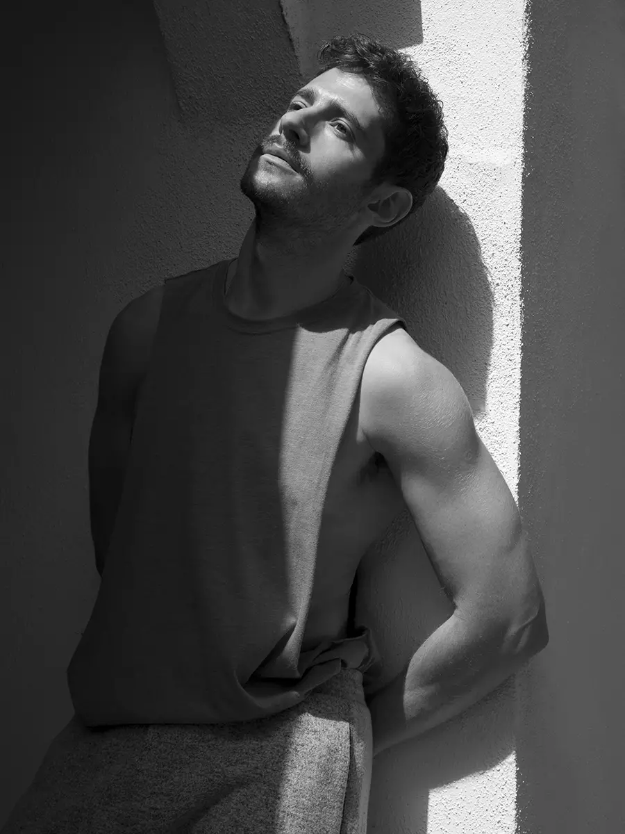 UJulian Morris nguKarl Simone8