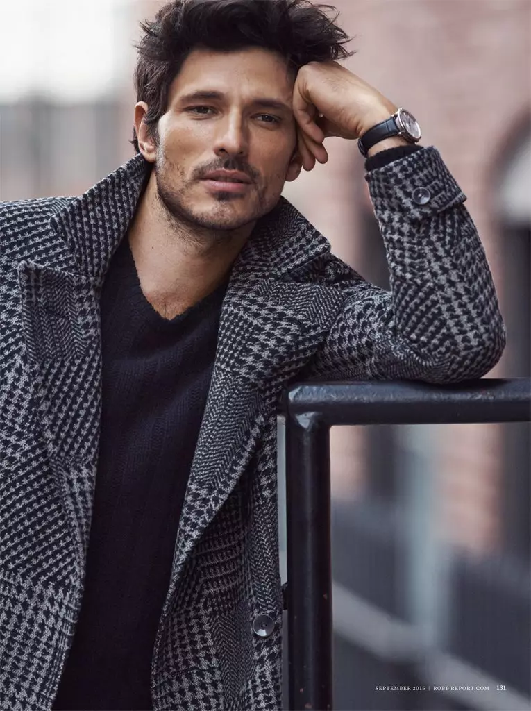 Rovv Report Magazine, İspanyol erkek model Andrés Velencoso'nun kapağında muhteşem bir moda başyazısında poz veriyor.