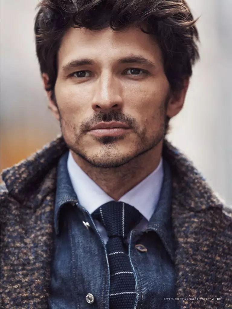 Cover Rovv Report Magazine, model gwrywaidd Sbaenaidd Andrés Velencoso yn posio mewn golygyddol ffasiwn anhygoel o'r enw