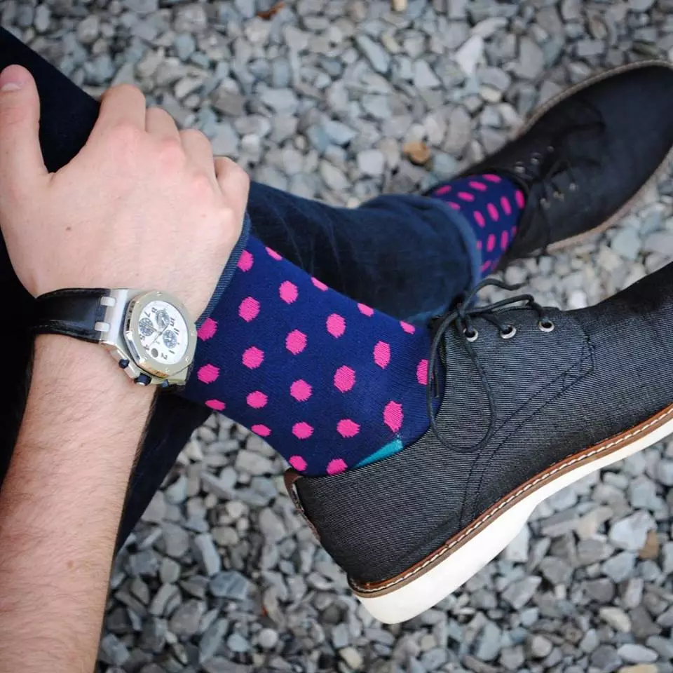 Society Socks é para ti. Combinación definitiva de artesanía e estilo. Cambia o concepto tradicional dos calcetíns e crea produtos que mostren a túa individualidade. Apoia a idea de que os calcetíns non deben ser aburridos e incoloros, senón audaces e expresivos.