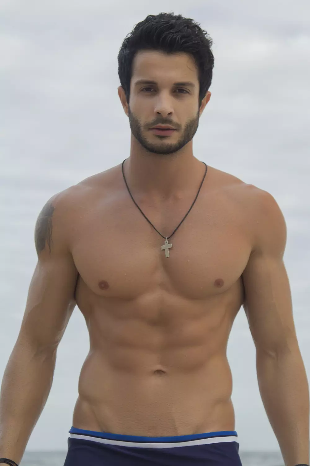 Motivacija za fitnes z brazilskim fitnes modelom Gabrielom Macieiro na seansi na plaži, ki jo je posnel Gustavos Bastos.