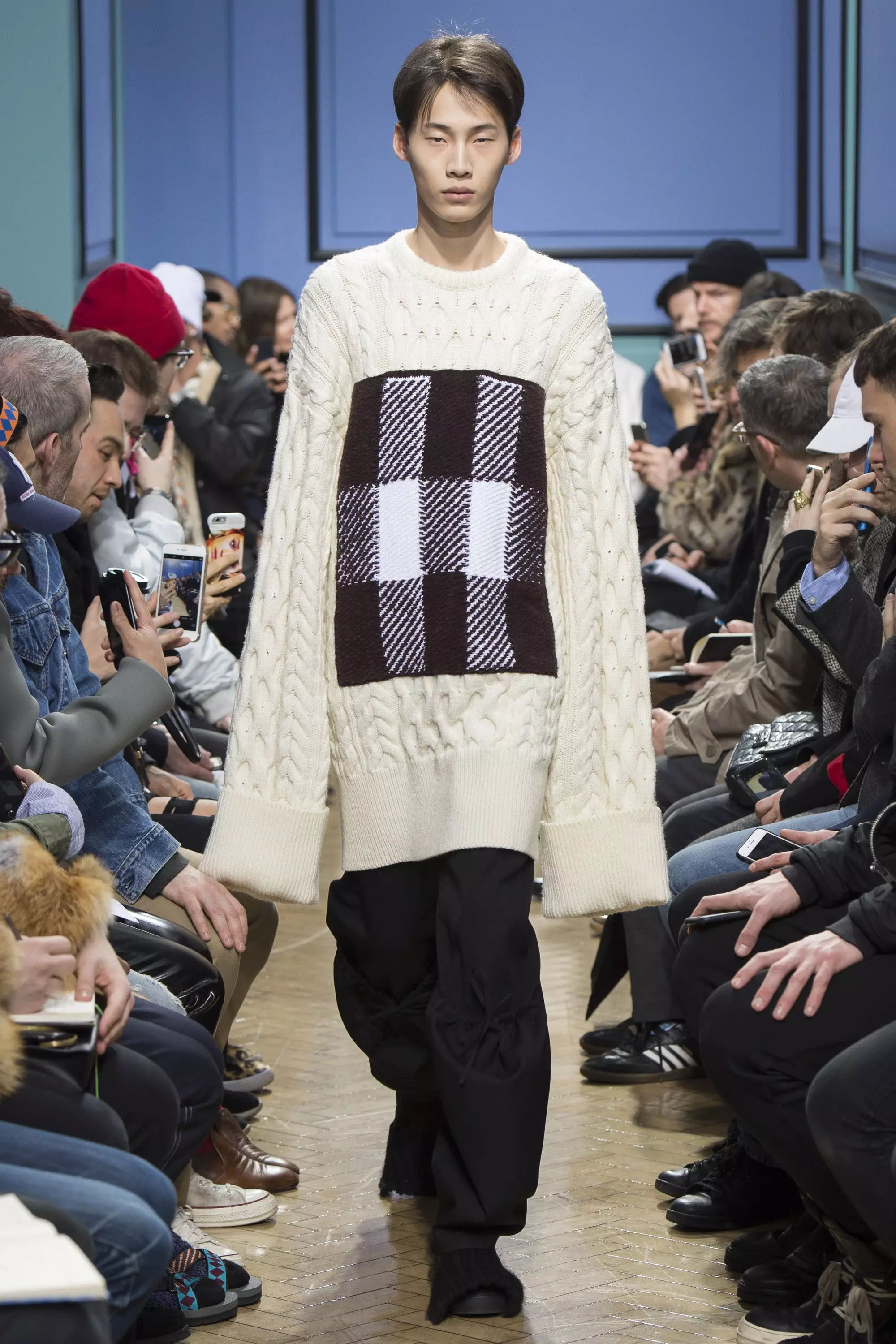 jw-anderson-aw17-londres8