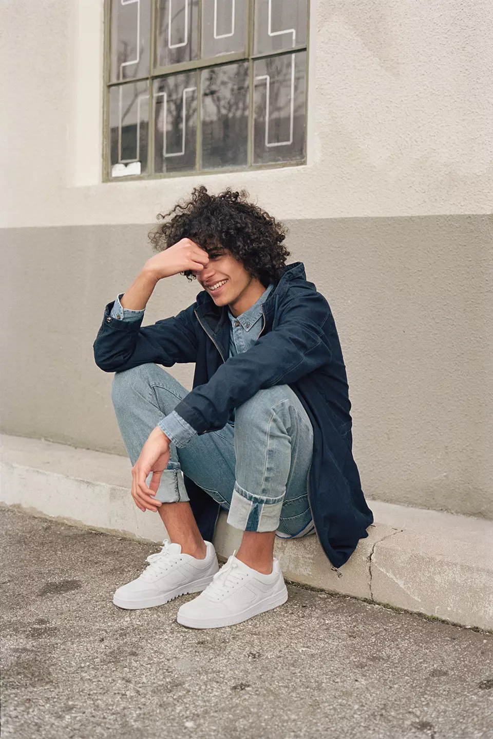 Pull&Bear o lo'o tu'uina atu le 'Daily Standards' S/S 2016– Vala'auina tama talavou uma o lo'o manana'o e fa'amamaluina o latou la'ei fa'aonaponei. Ua maua nei le Daily Standards i faleoloa.