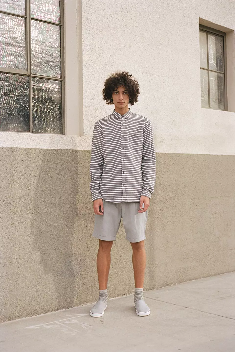 Pull&Bear는 'Daily Standards' S/S 2016을 선보입니다. 컨템포러리 정신이 가미된 베이직한 의상을 원하는 모든 젊은 남성을 대표합니다. Daily Standards는 이제 상점에서 사용할 수 있습니다.