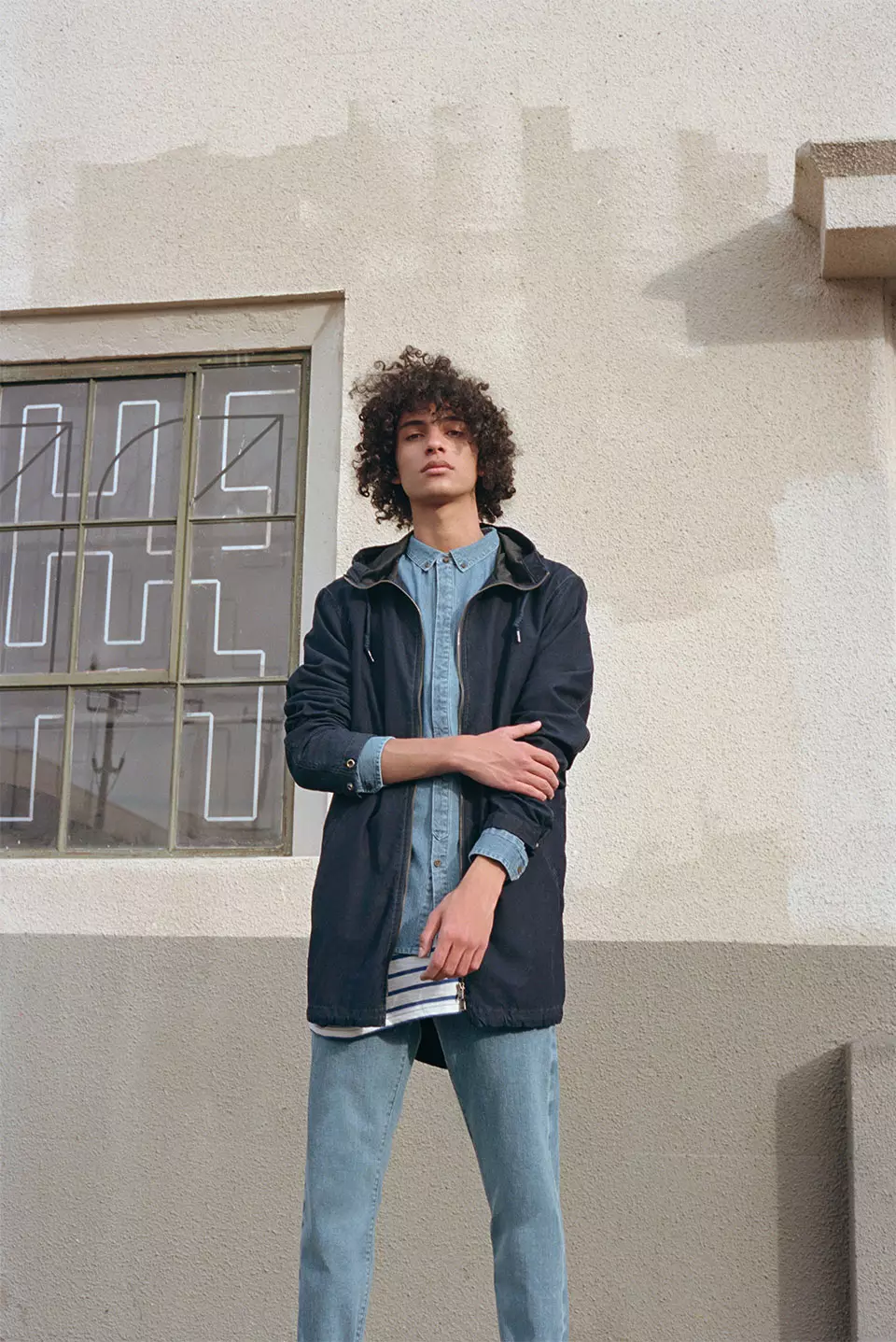 Pull&Bear představuje „Daily Standards“ S/S 2016 – Vyzývá všechny mladé muže, kteří chtějí své základní oblečení okořenit nádechem současného ducha. Denní standardy jsou nyní k dispozici v obchodech.