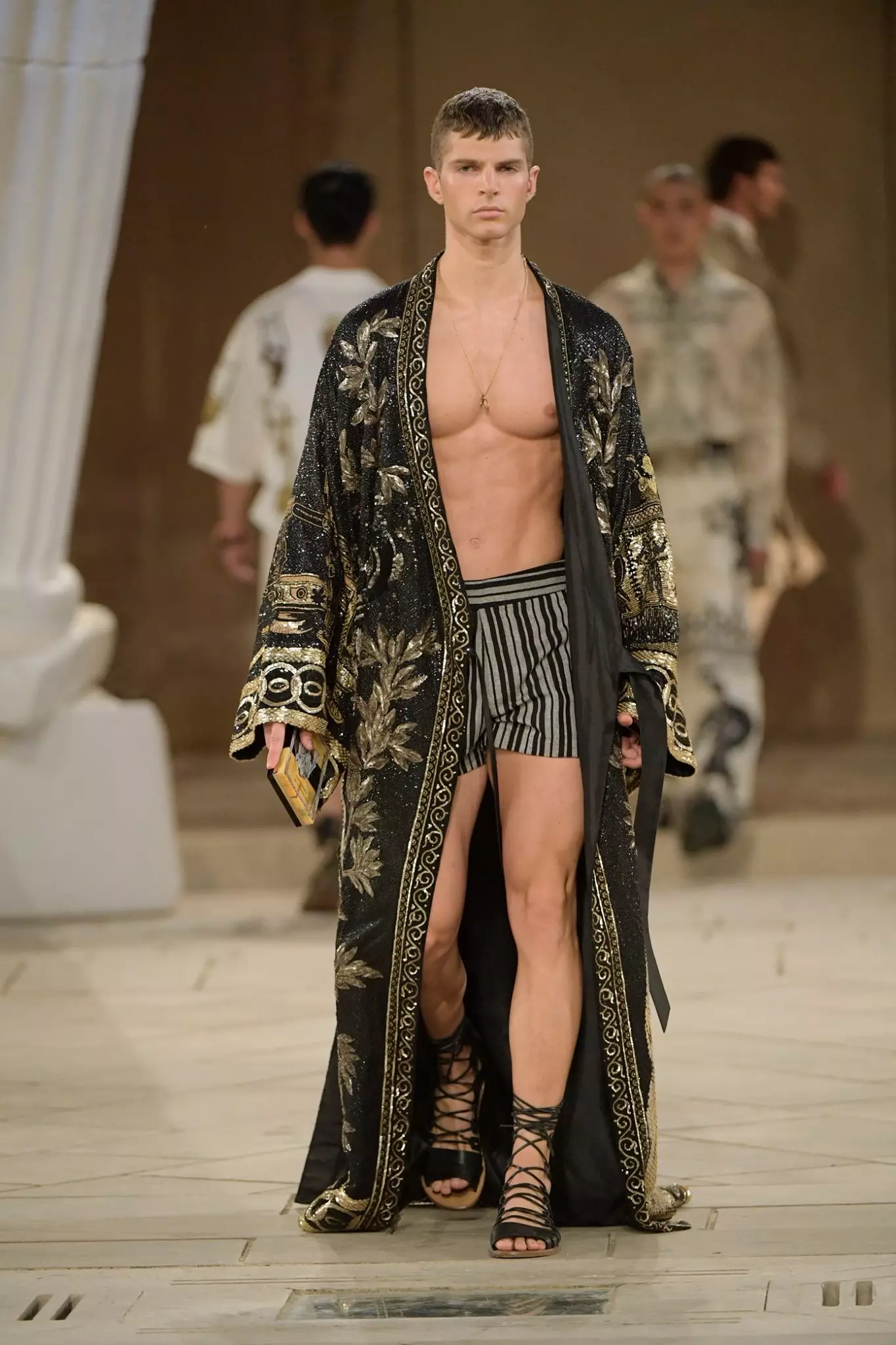 Chiwonetsero cha Dolce & Gabbana Alta Sartoria Menswear ku Palazzo dei Gesuiti 29161_22