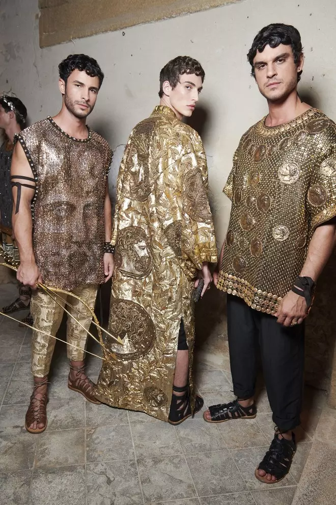 Desfile de moda masculina de Dolce & Gabbana Alta Sartoria en el Palazzo dei Gesuiti 29161_42