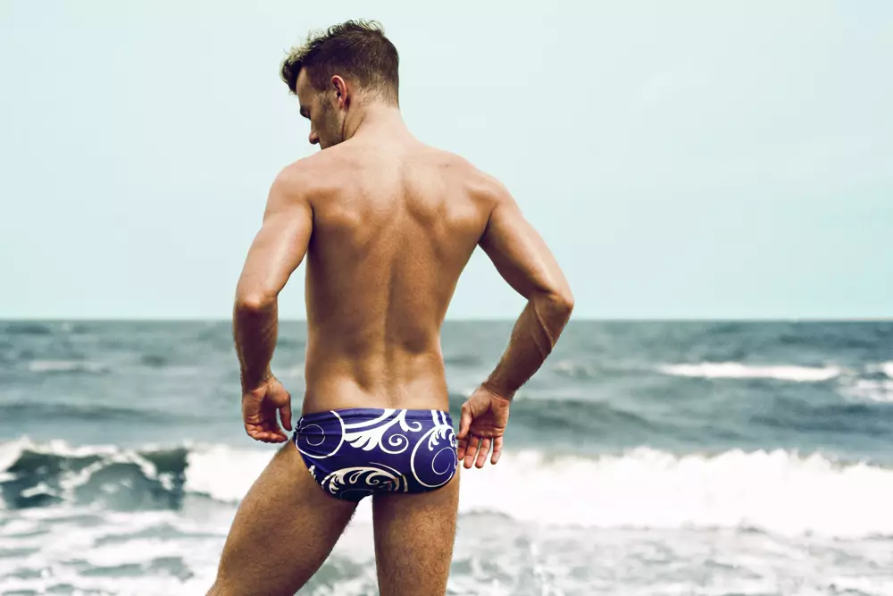 O modelo DW Chase trae un novo conxunto moi xenial que inclúe unha nova marca de roupa de baño australiana chamada MAHJII. As fotos foron feitas por Zest Photography de Houston, TX. O lugar da rodaxe foi o histórico dique da illa de Galveston, no Golfo de Texas.