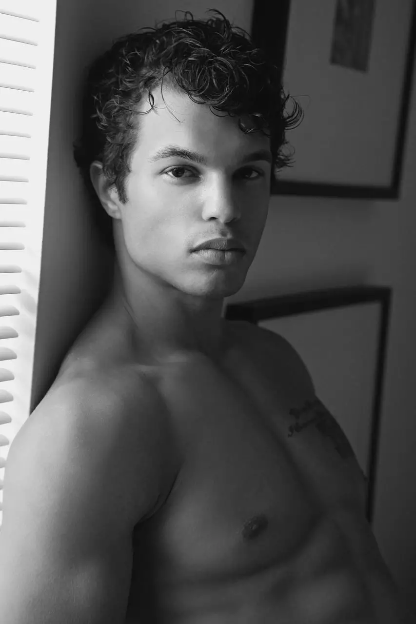 Aaron Hunter by Thomas Synnamon 2963_4