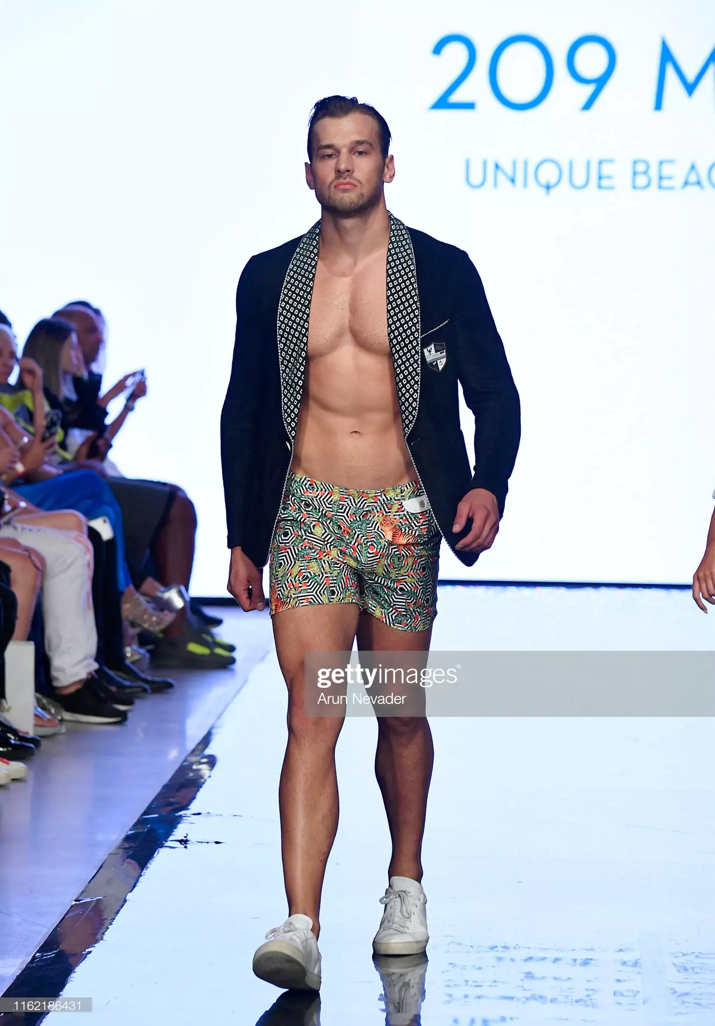 Pusat Peranginan Miami Swim Week 2020 29661_57