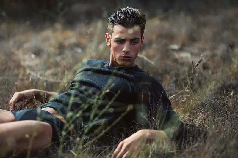 Sebuah kisah luar yang hebat yang dirakam secara mahir oleh jurugambar Carlos Moscat yang dibintangi oleh pendatang baru Amerika yang cantik, Scott Gardner di 'Next Models'.