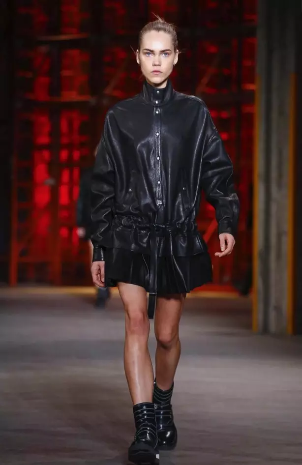 idizili-emnyama-yegolide-menswear-ekwindla-ebusika-2017-milan34