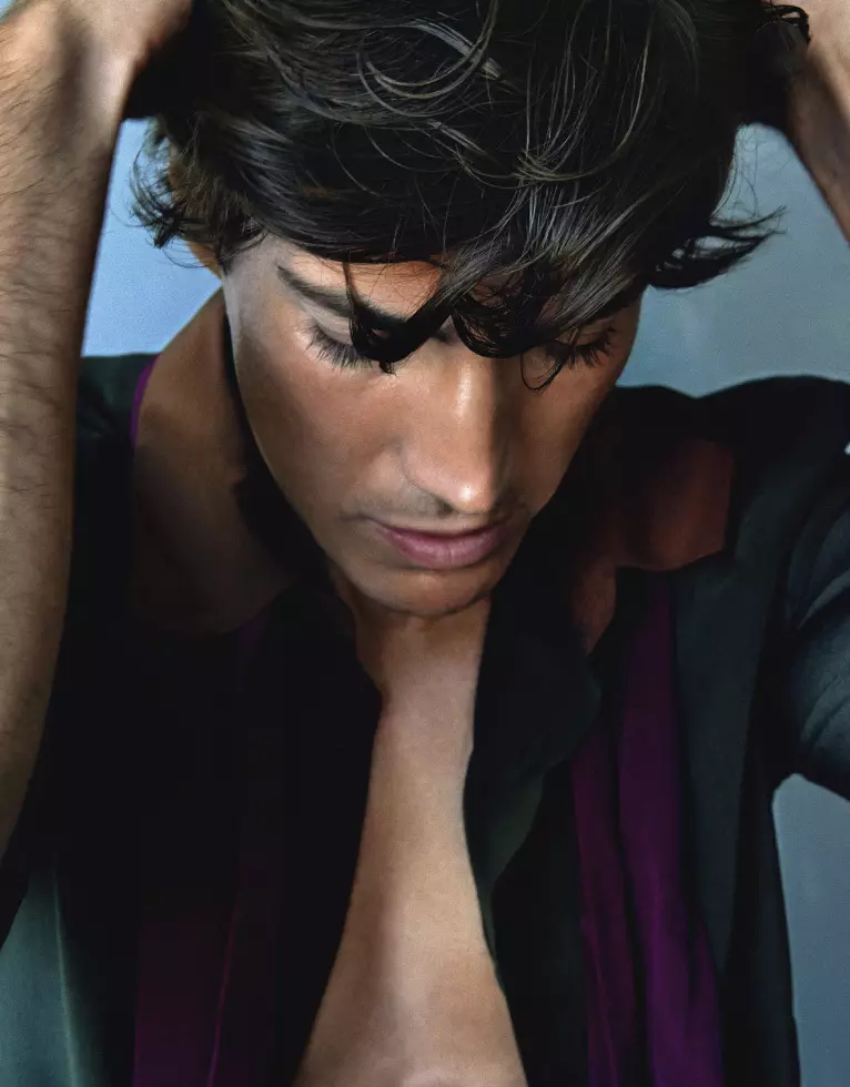 Oriol Elcacho em ‘La Piscine’ para a GQ Portugal, novembro de 2014. Fotografado por Branislav Simoncik. Estilizado por Jan Kralicek. Cabelo Paulo Vieira. Maquilhagem de Elodie Fiuza.