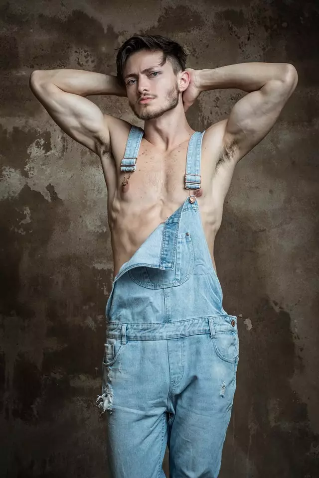 Denim day di hari Selasa, inilah wajah baru seksi dari Mega Models, Raed Hawk dijepret oleh Bruno Penato, ditata oleh Marcello Gentiluomo.