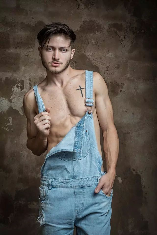 Denim day di hari Selasa, inilah wajah baru seksi dari Mega Models, Raed Hawk dijepret oleh Bruno Penato, ditata oleh Marcello Gentiluomo.