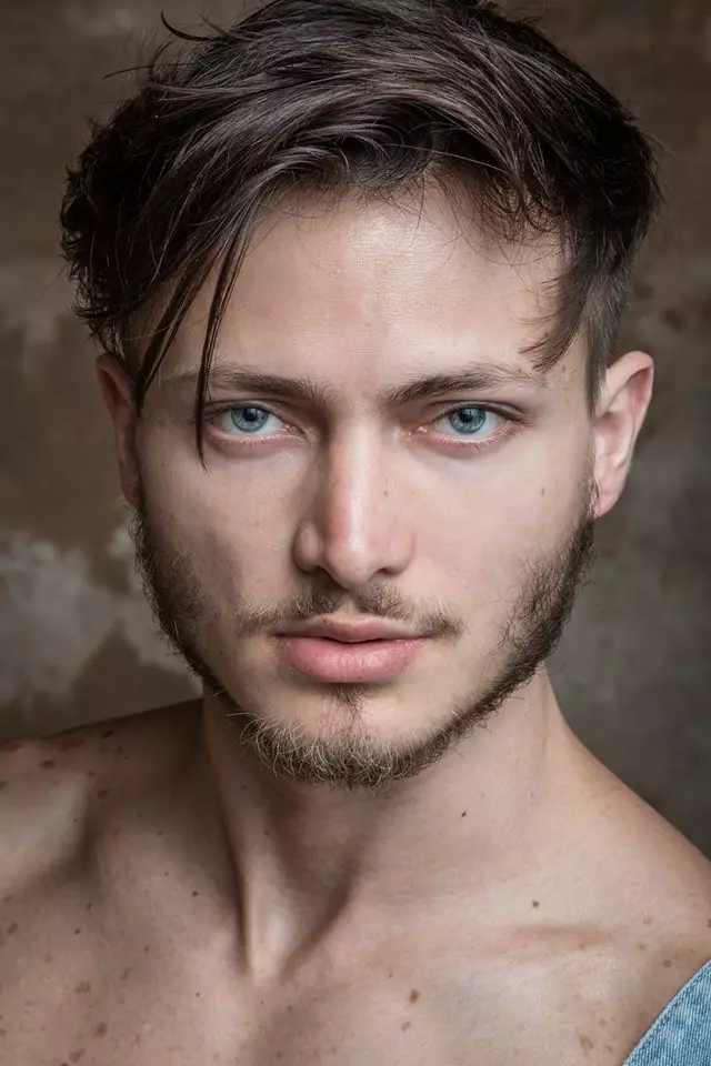 Denimový deň v utorok tu je nová sexy tvár od Mega Models, Raed Hawk od Bruna Penata, ktorý vytvoril Marcello Gentiluomo.