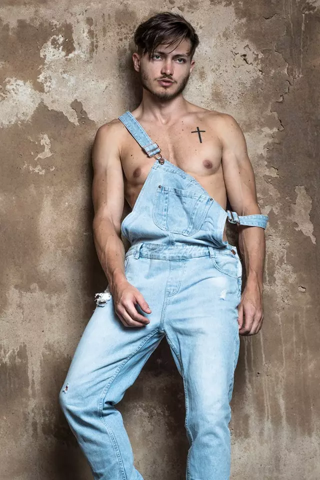 Denim eguna asteartean, hona hemen Mega Models-en aurpegi berria, Raed Hawk Bruno Penato-k atera zuen, Marcello Gentiluomo-k diseinatu zuena.