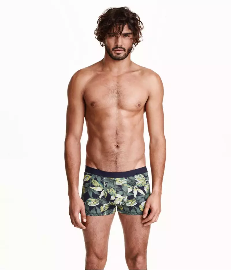 Şimdi tüm dikkatler şurada: H&M İç Giyim için Marlon Teixeira Süpermodel Marlon Teixeira, H&M'in en yeni iç çamaşırlarını ön plana çıkarıyor.