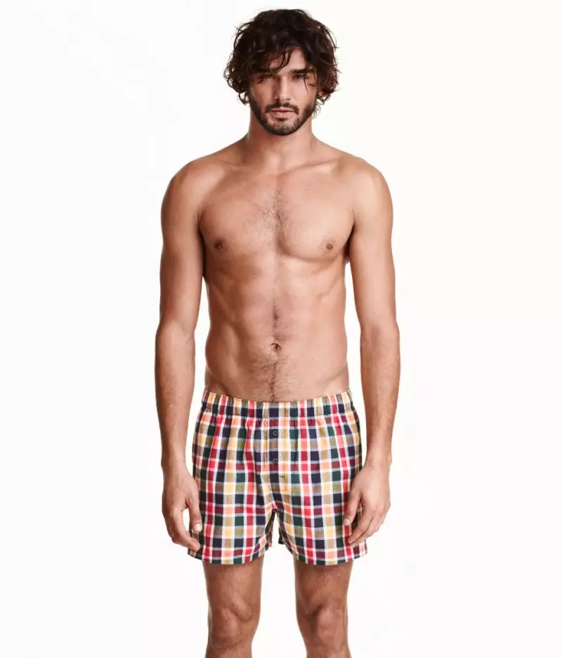 İndi bütün diqqət mərkəzində: H&M Alt paltarı üçün Marlon Teixeira Supermodel Marlon Teixeira H&M-dən ən son alt paltarlarını təqdim edir.