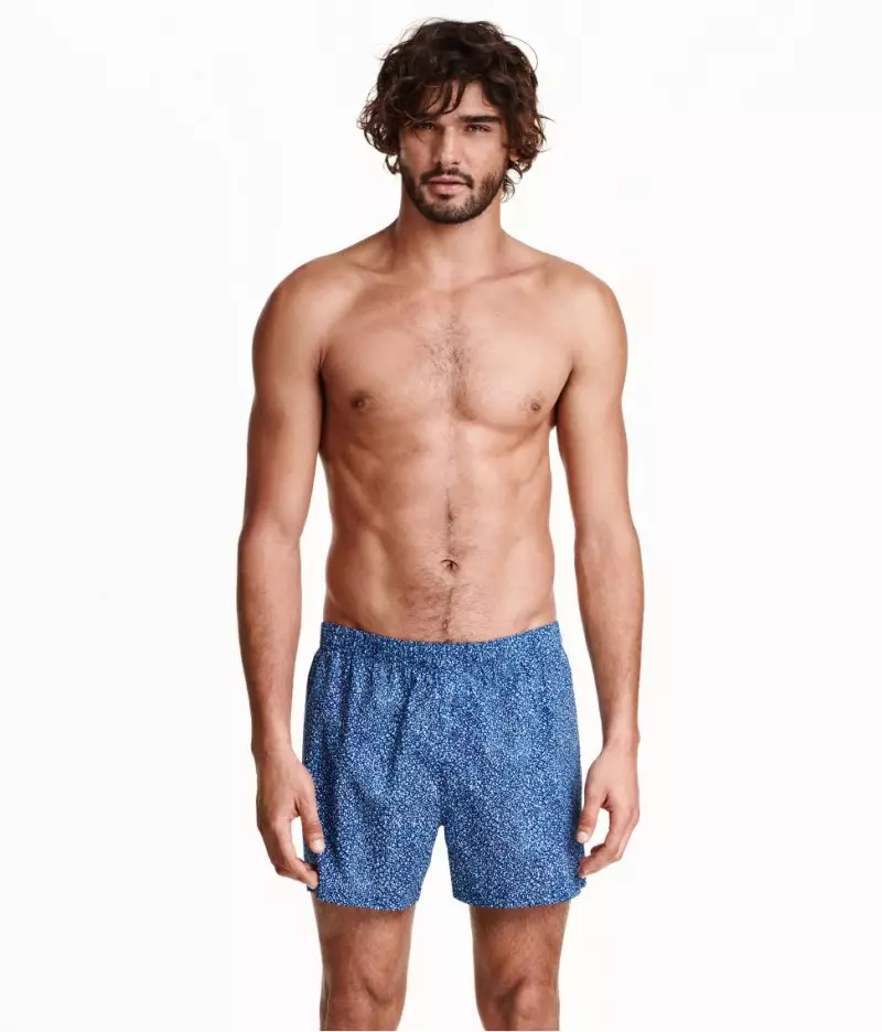 Tout spotlight kounye a nan: Marlon Teixeira pou H&M Souvètman Supermodel Marlon Teixeira devan dènye kilòt H&M.