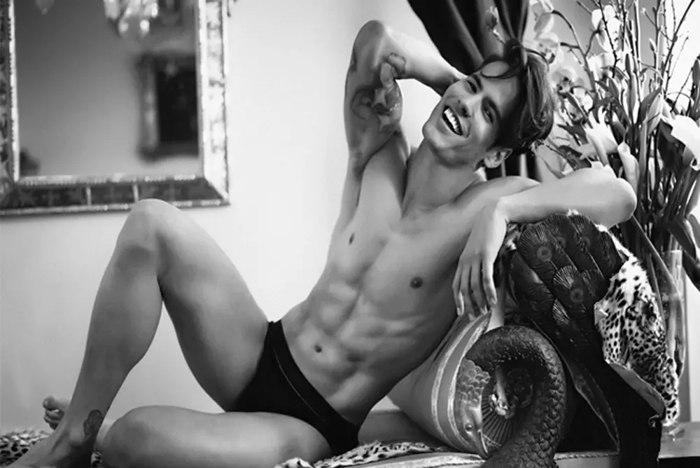 Rodrigo Castelhano staat nu para Umbigo Magazine