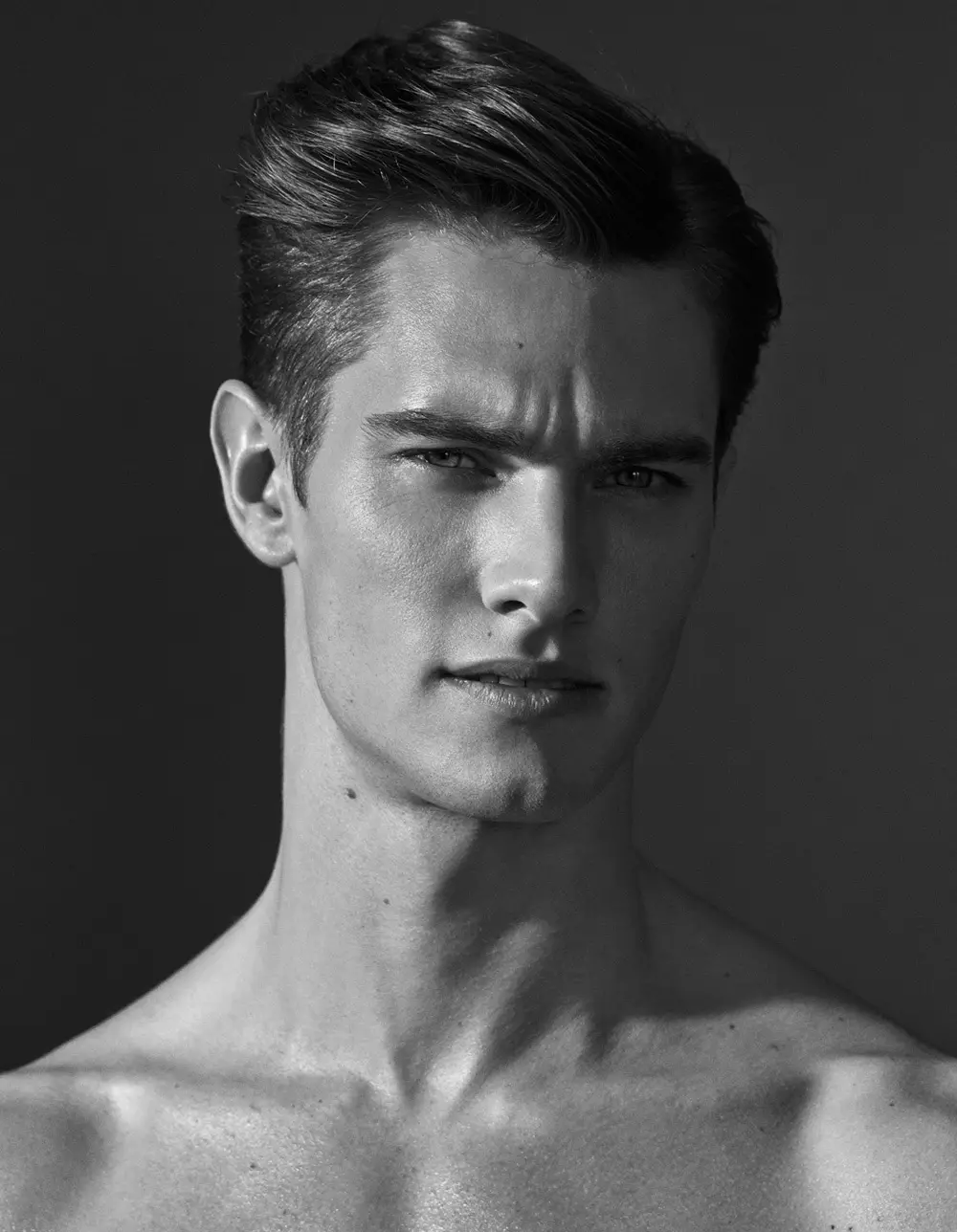 Model lanang sing apik banget Marcus Hedbrandh nduweni tokoh atletis lan pasuryan sing sampurna mung kanggo gambar anyar dening Martin Petersson.