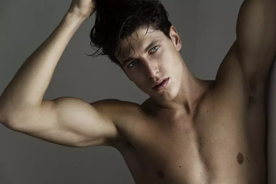 Lucas Muller אין אַ פּאָרטרעט סעריע פון ​​Nick Andrews.