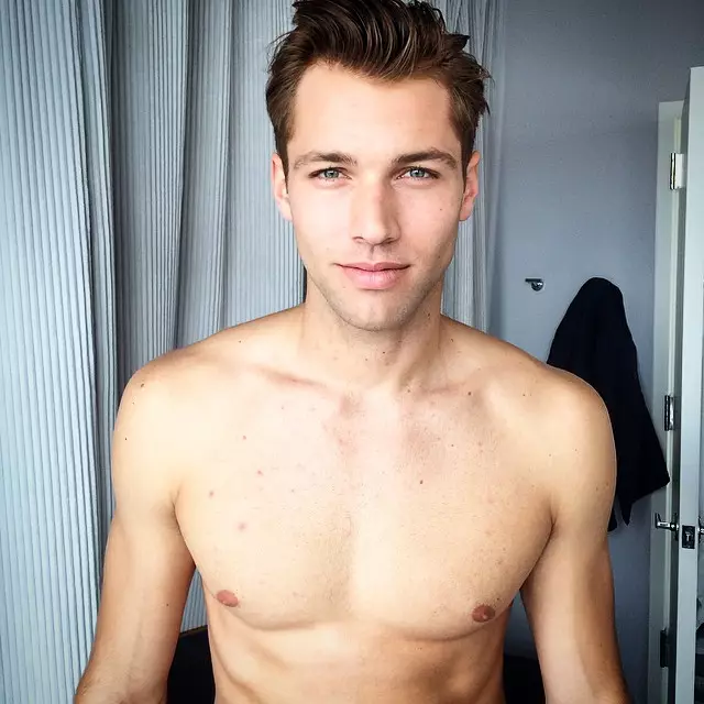 แนบข้อมูล/สแนปช็อตบางส่วนจากนางแบบ Kacey Carrig ที่ Ford Models ซึ่งเป็นนางแบบที่มีแนวโน้มสูงสำหรับอุตสาหกรรมแฟชั่น เราหวังว่าจะได้พบเขาบ่อยขึ้น! ชื่อ Kacey Carrig @ Ford New York บ้านเกิด นิวเจอร์ซีย์ สหรัฐอเมริกา นักษัตร ราศีเมษ คุณค้นพบได้อย่างไร? ผ่านการค้นหาโมเดล VMAN / Ford คนที่คุณปรารถนาจะเป็น พ่อ แม่ พี่ชาย และ Channing Tatum ประสบการณ์การสร้างแบบจำลองที่ชื่นชอบ การทำงานกับ Kate Moss ระหว่างแคมเปญ Versace เป็นประสบการณ์ที่เหลือเชื่อมากที่ได้ร่วมงานกับตำนาน คำแนะนำอะไรที่คุณจะบอกตัวเองอายุ 12 ปีของคุณ? ความอดทนจะพาคุณไปได้ไกล อย่าเครียดกับเรื่องเล็กน้อย คุณอยากร่วมงานกับใครในอนาคต? Armani, Dsquared2, Dolce & Gabbana, Ralph Lauren, Macy's