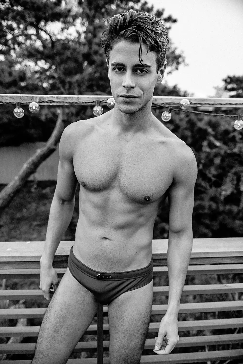 Muito lindo! Ja, dit is 'n pragtige Brasiliaanse manlike model Cristiano Mauro wat nou in NYC gebaseer is, wat poseer, glimlag en met soveel houding vir Kamera Addikt.