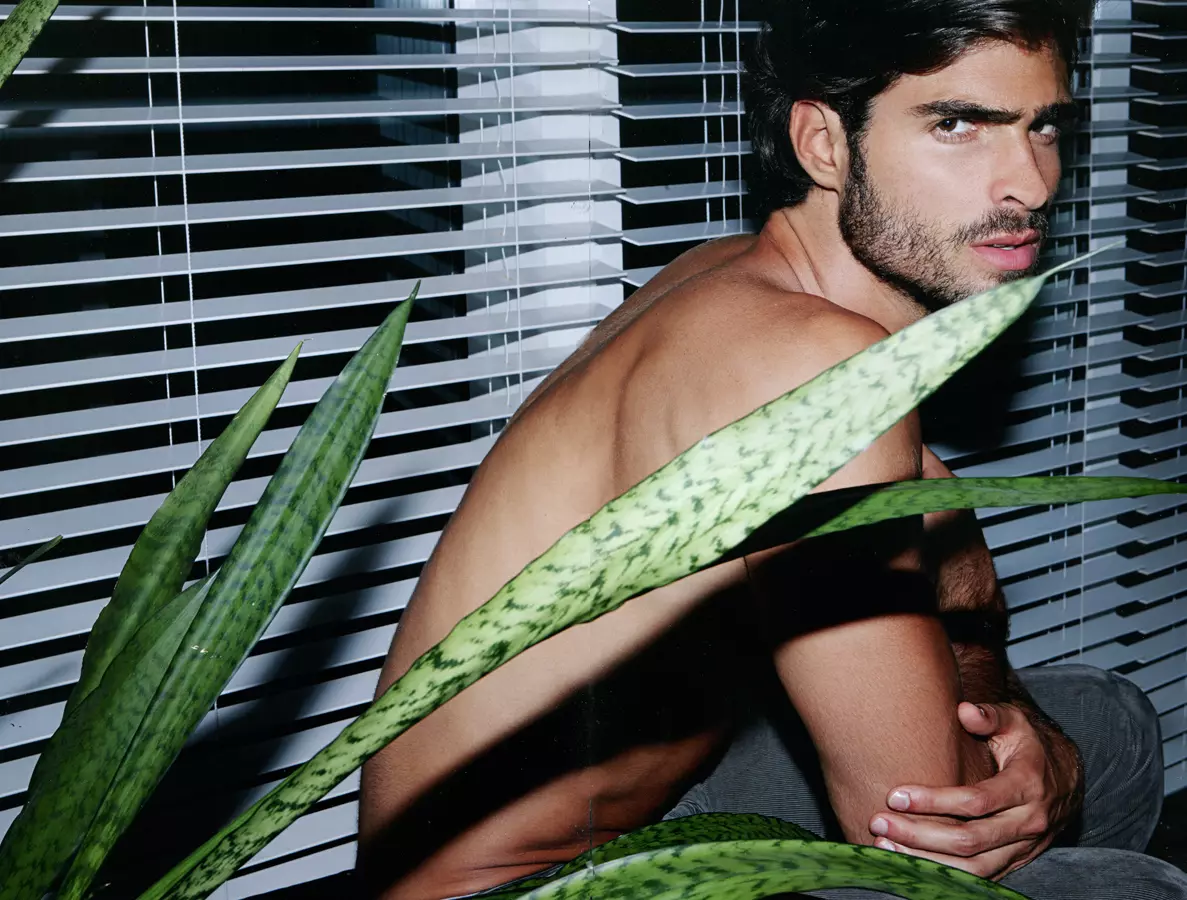 Juan Betancourt de Milan Vukmirovic în Fashion for Men #04.