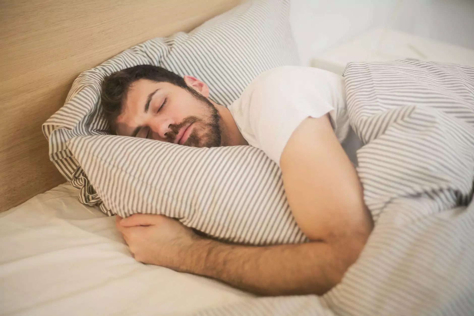 miegančio vyro nuotrauka