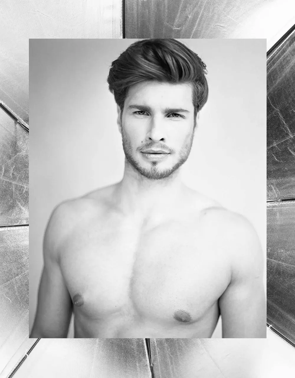 Trátase de Nico Milano, un modelo de 24 anos con lentes de Mirko Fuhrherr