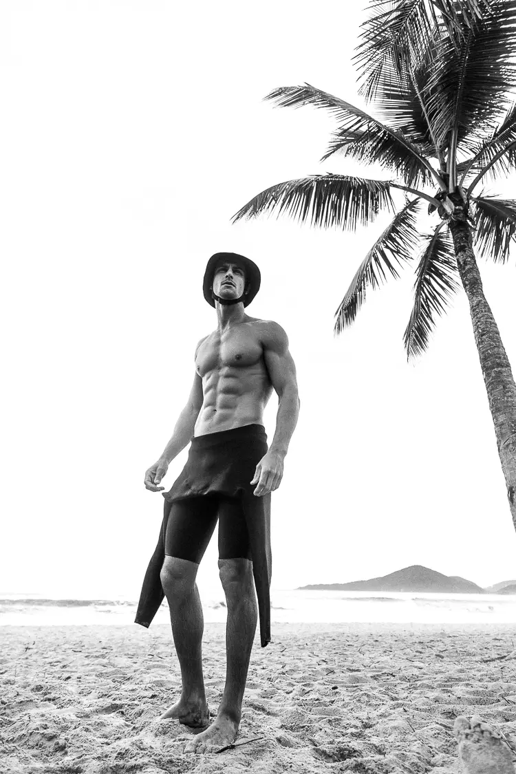 Ja, wy moatte wat mear Jeff Segenreich! Pleatst yn Guaruja Beach in prachtich natuerlik plak by São Paulo, tank foar it dielen fan dit absolút amazing wurk mei dashing manlik model Henrique Hansmann. It wurdt hjir waarm! Henrique wurdt fertsjintwurdige troch Mega Models Brazil.