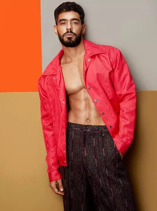 Nick Sagar autorstwa Lalo Torresa dla L'Officiel Brasil Styczeń 2021 Od redakcji